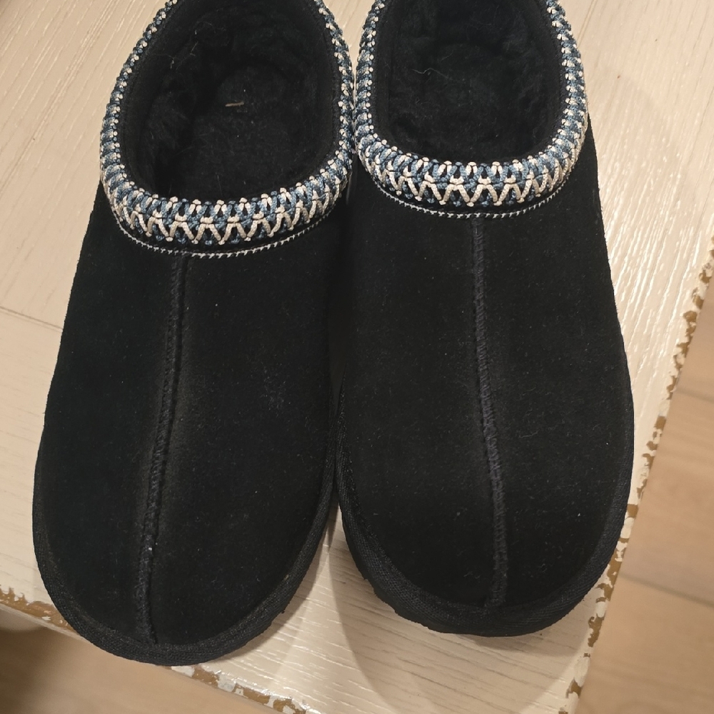 Ugg Tasman Size 2